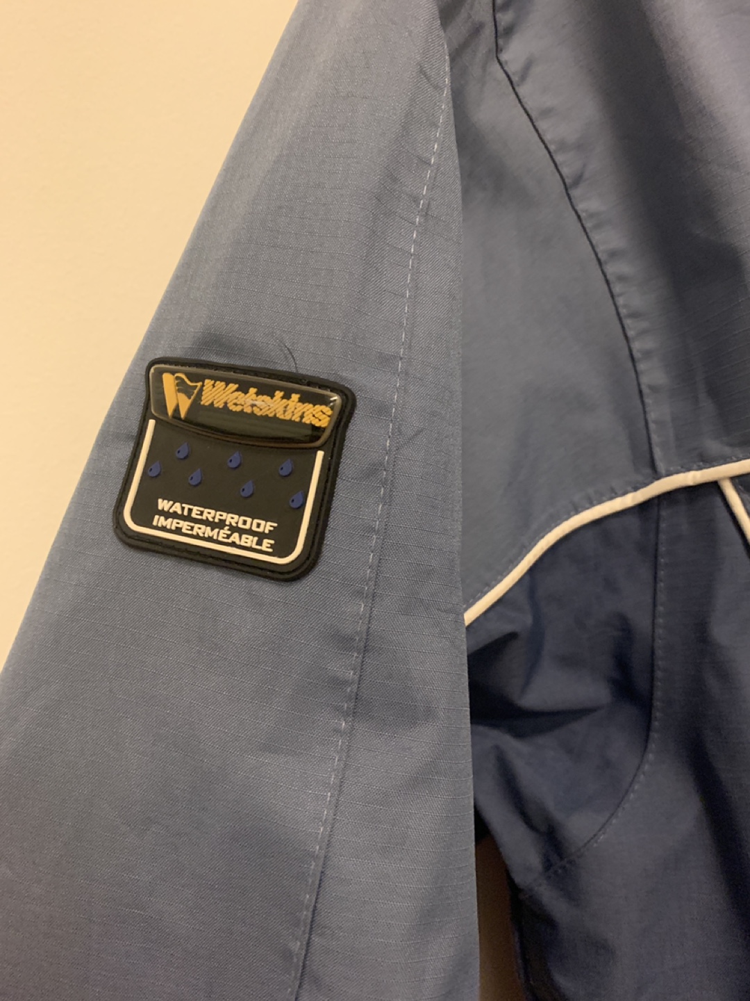 Rain jacket 2000s style image indicator(2)