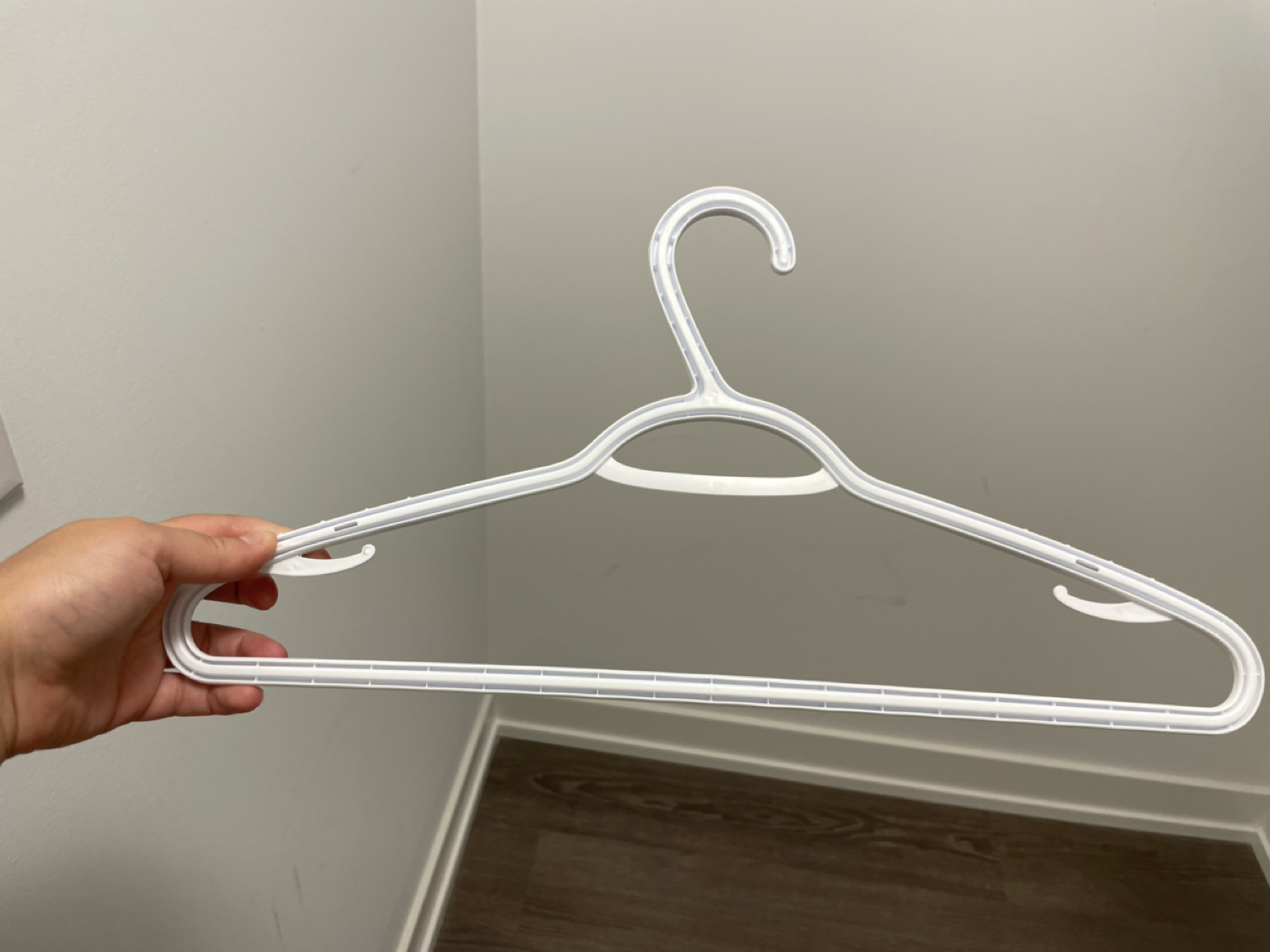 White wardrobe hangers 60 identical pieces image indicator(3)