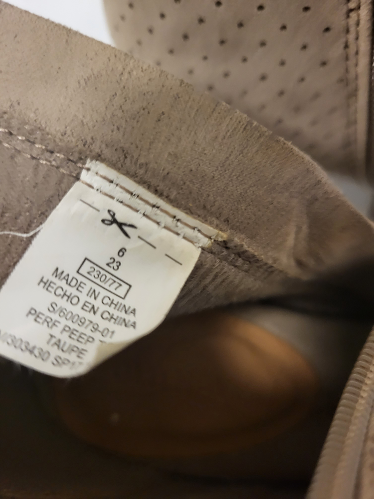 Women's shoes size 6.  used twice. #freecycle image indicator(3)