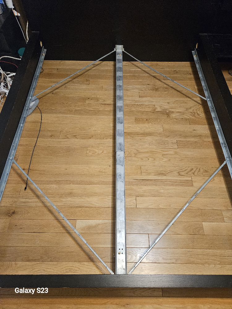 Queen size bed frame  - photo 2