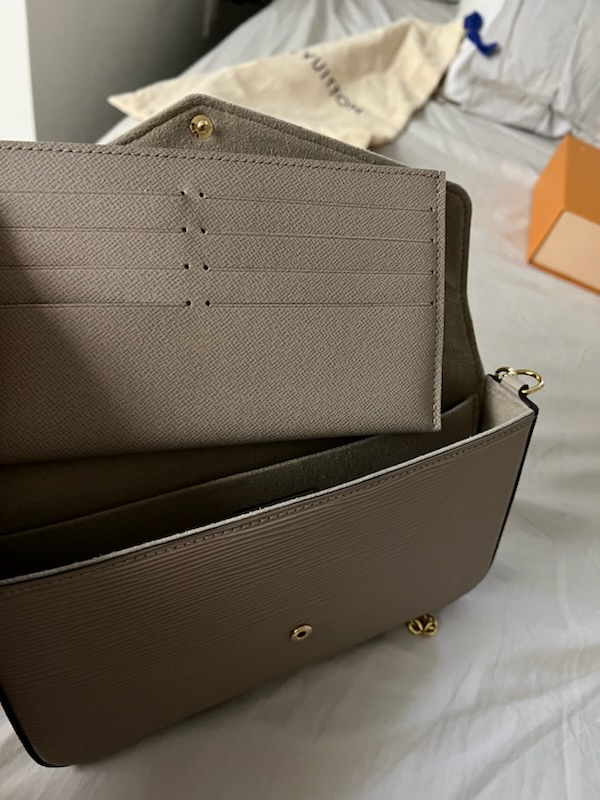 Louis Vuitton sling bag - photo 4