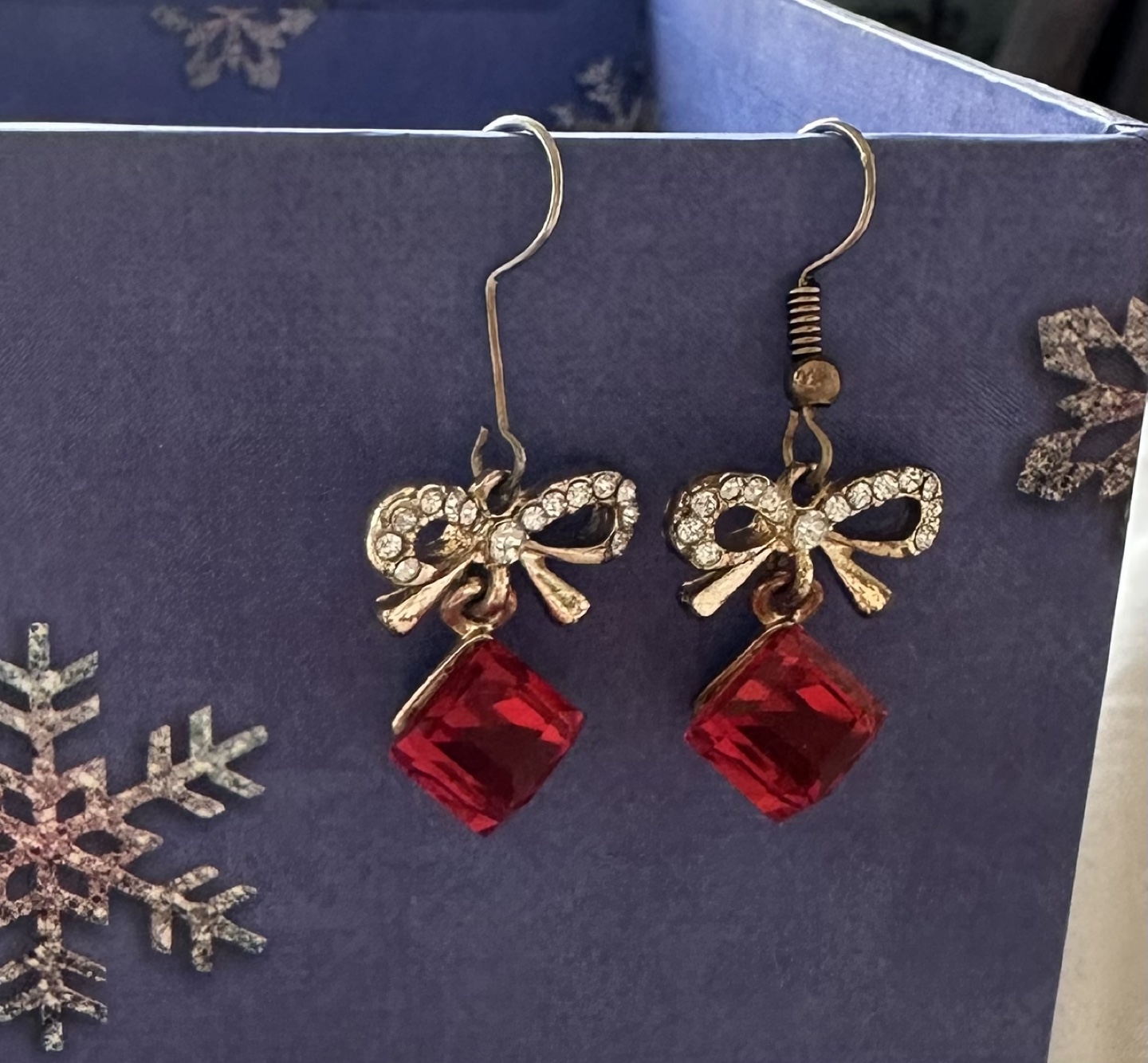 Beautiful red crystal cherry red bijou earrings image indicator(2)