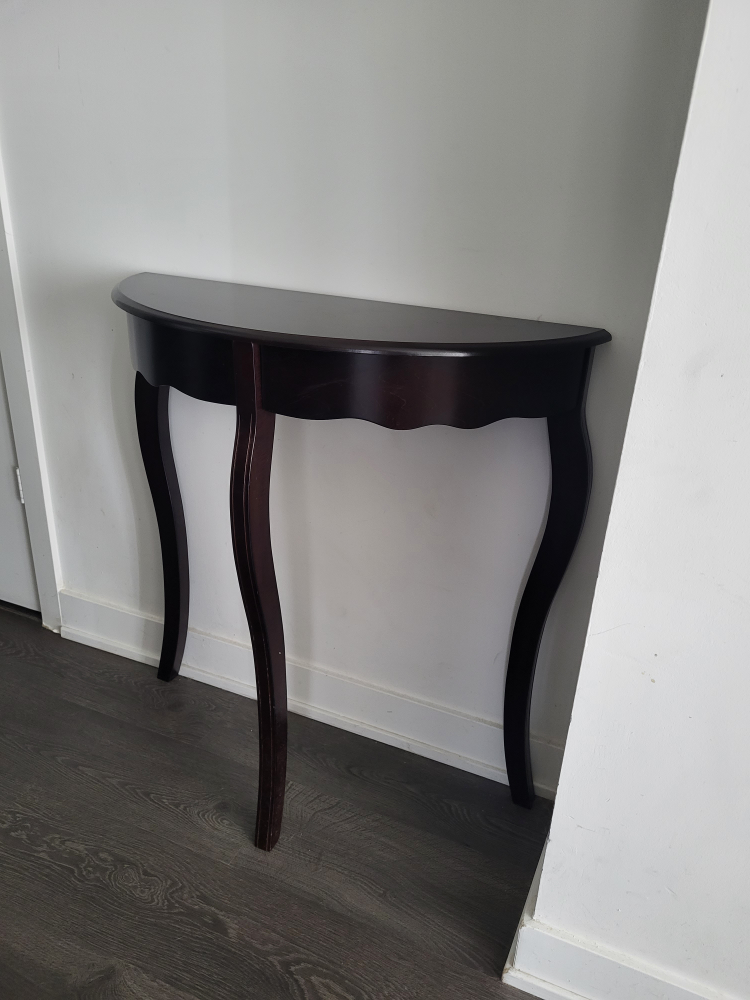 Consol table. 