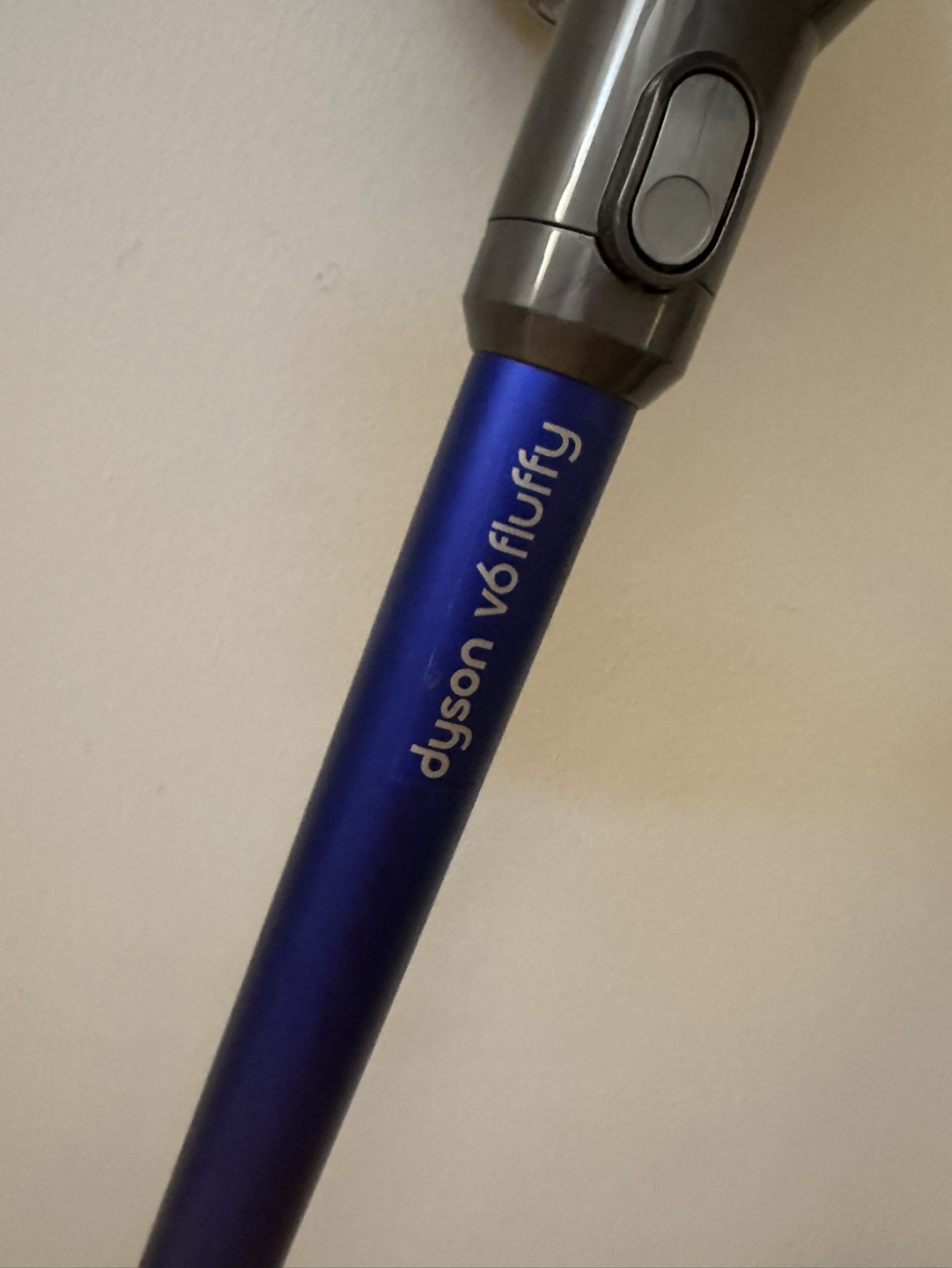 Selling Dyson V6 fluffy - photo 2