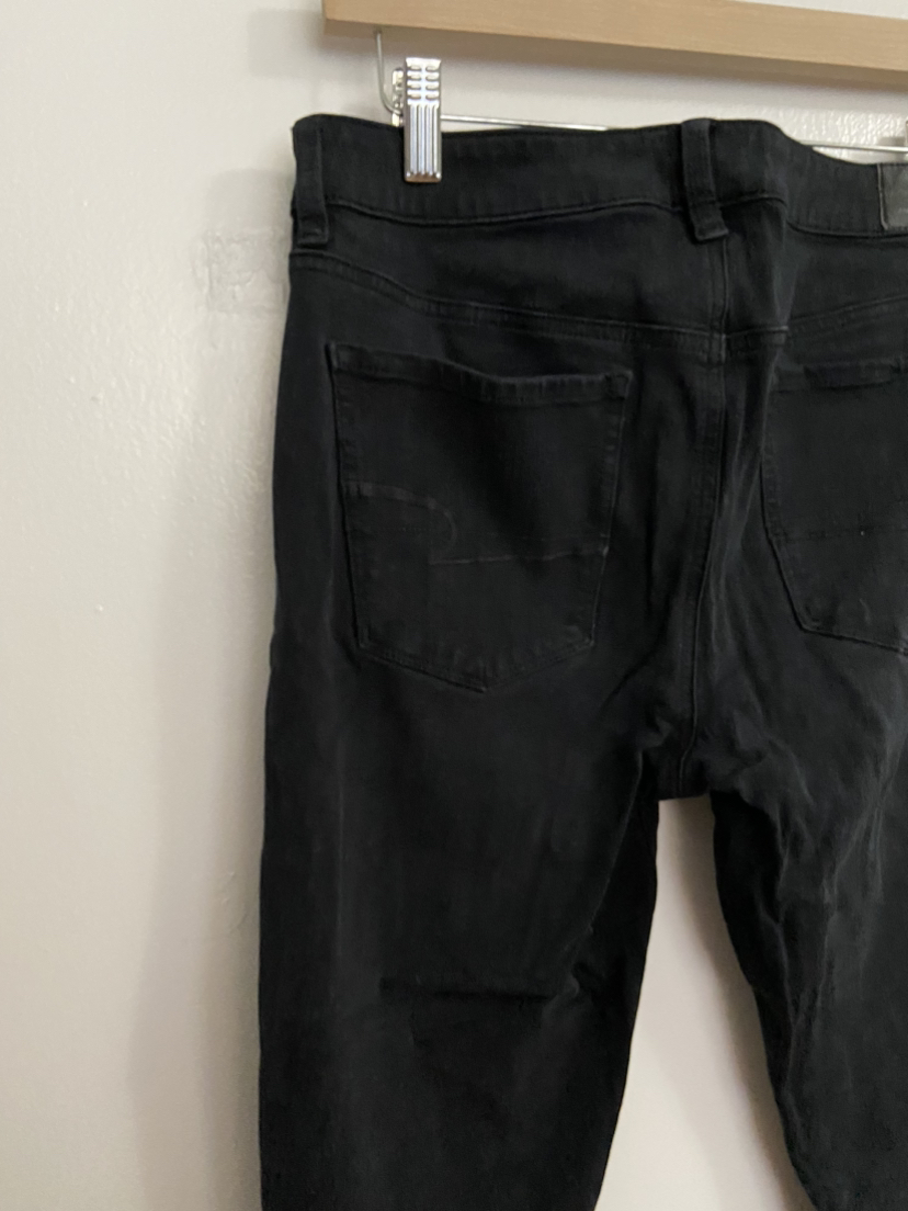 American Eagle Black Hi-Rise Jegging - Size 8 image indicator(5)