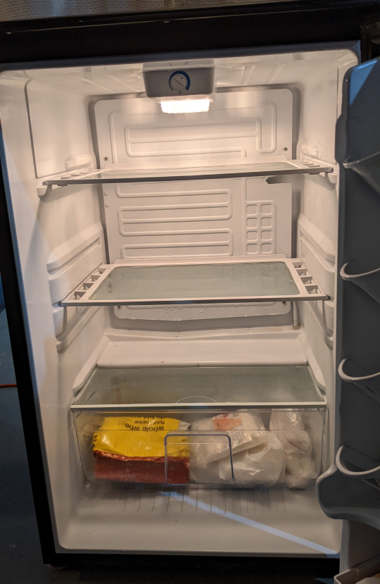 Danby designer energy star Mini fridge - photo 2