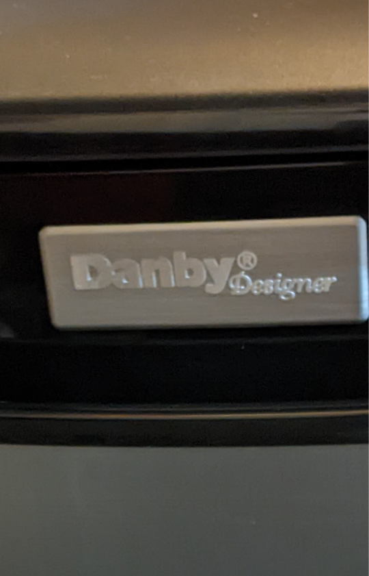 Danby designer energy star Mini fridge - photo 4