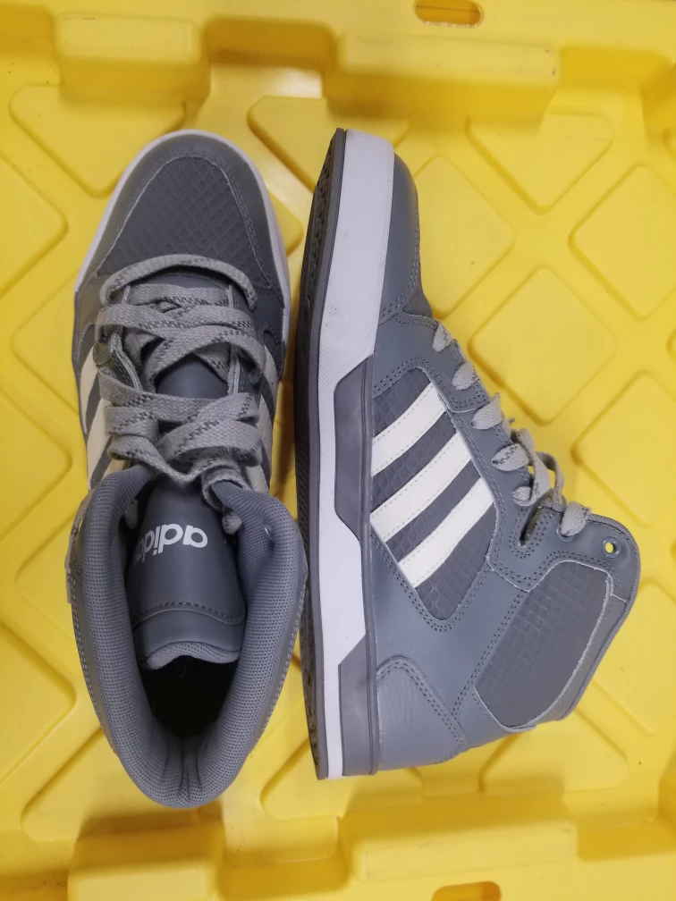 Adidas size 10 shoes