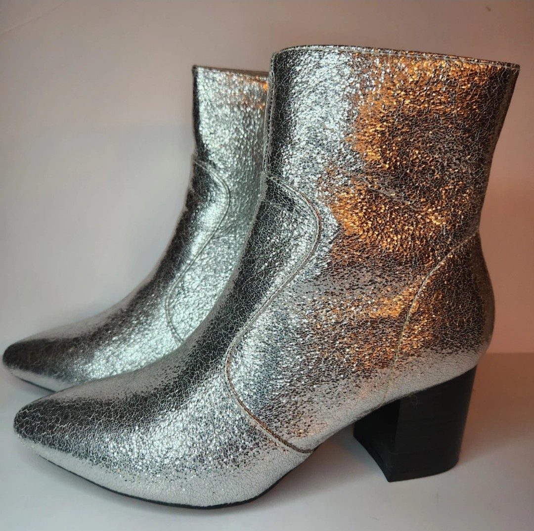 FABULOUS GLOWING SILVER MOD/ANKLE BOOTS SIZE 6 image indicator(7)