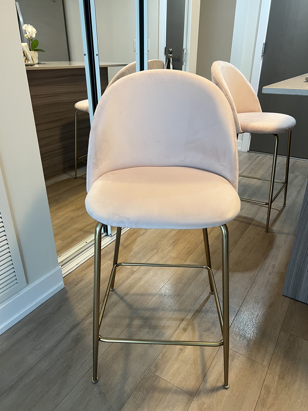 MOVING SALE! Structube counter stools. - photo 3