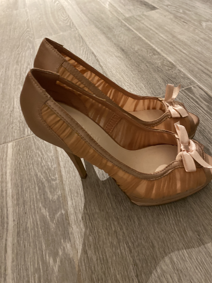 High wheel shoes - Le Château size 6