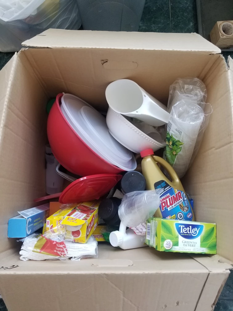 Box of Household items - photo 2
