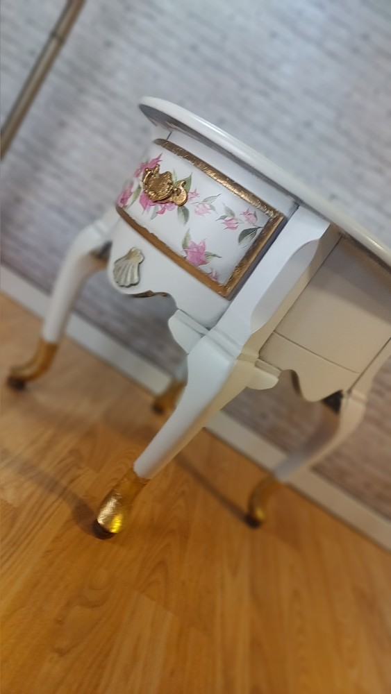 Boujee pink and white floral accent side coffee table - photo 5