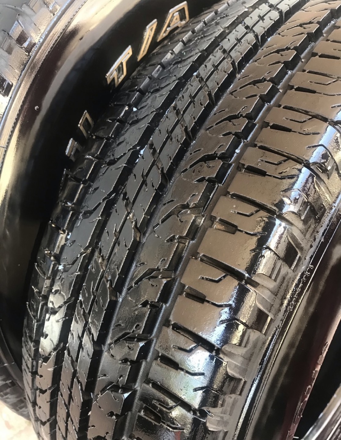 4 All-season Tires + 1 Free Spare Tire image indicator(5)