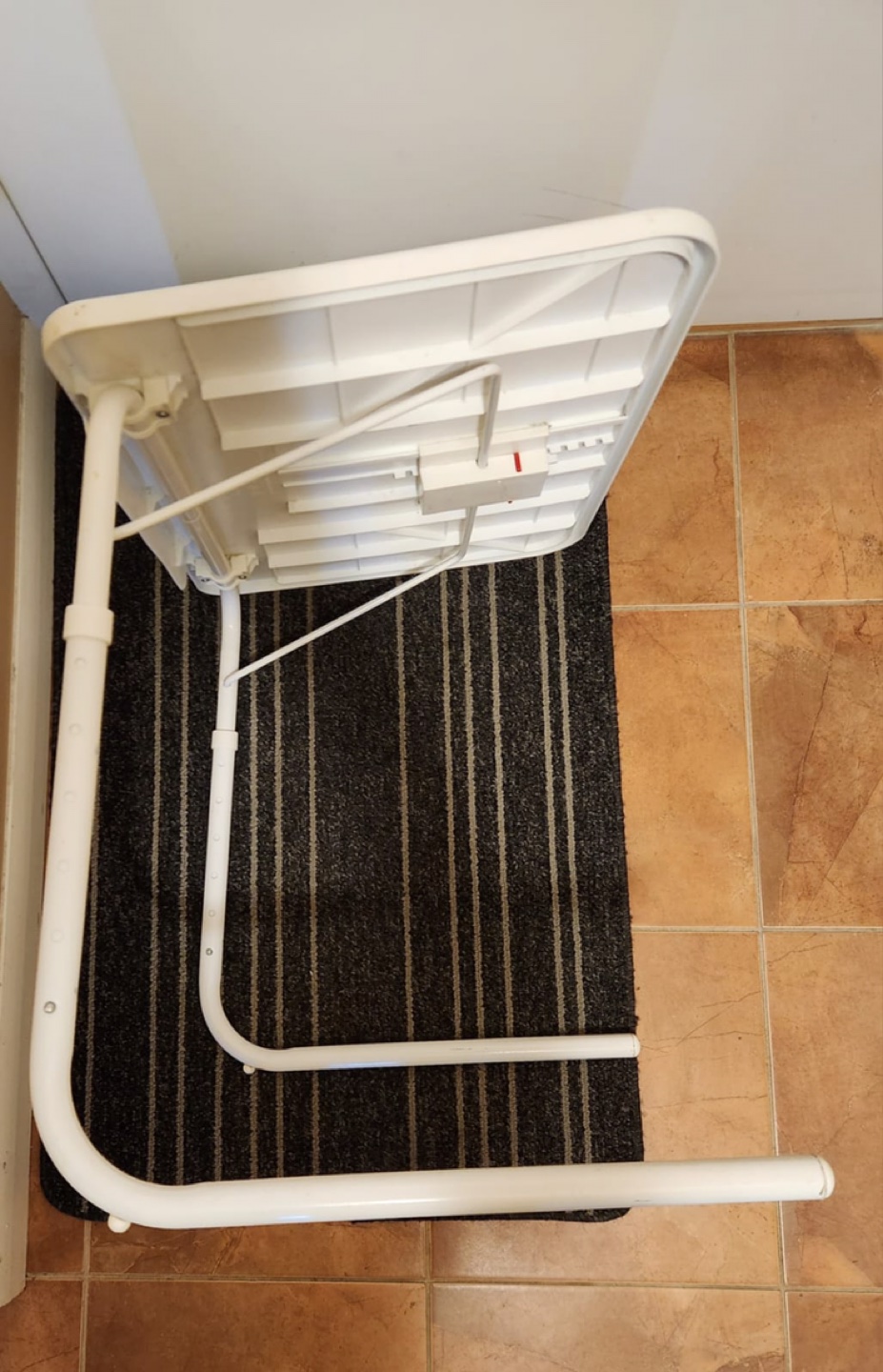 Folding table