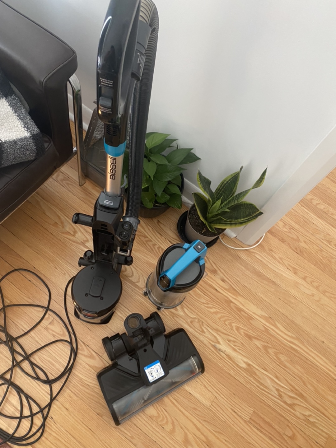 Bissell Vacuum - LIKE NEW - with BOX! image indicator(9)