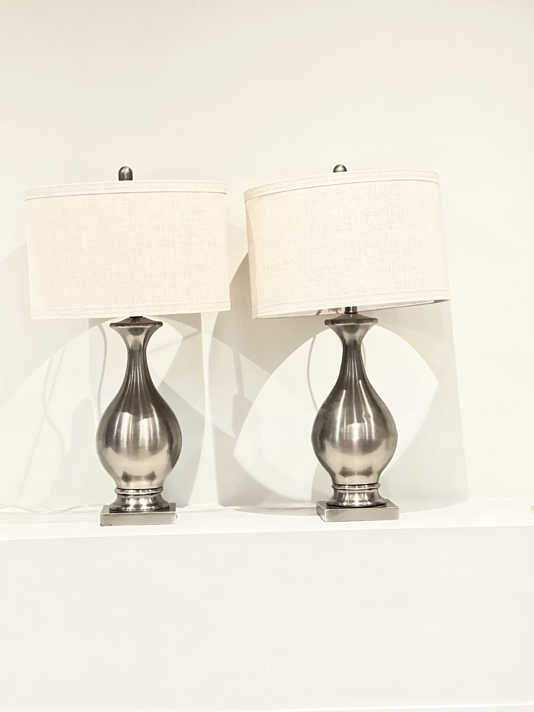2 table lamps