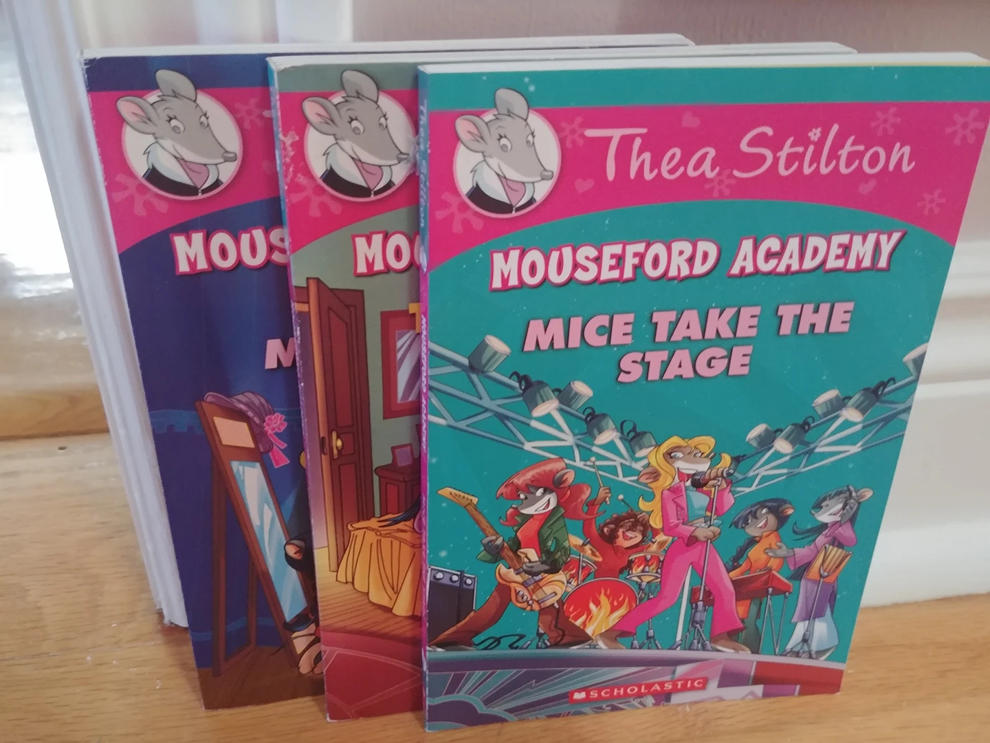 Thea Stilton books image indicator(2)