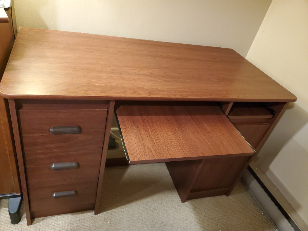 Office desk with keyboard/side table. Hutch is available  - photo 2