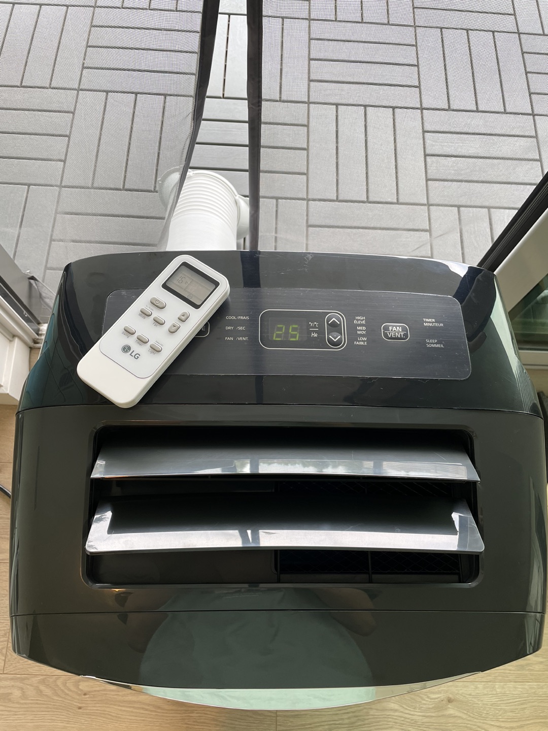 LG 14,000 BTU Portable Air Conditioner LP1417GSR - photo 2