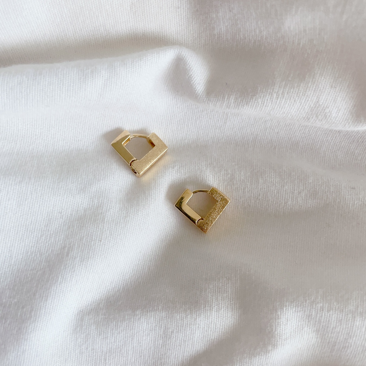 New earrings gold coloured thumbnail