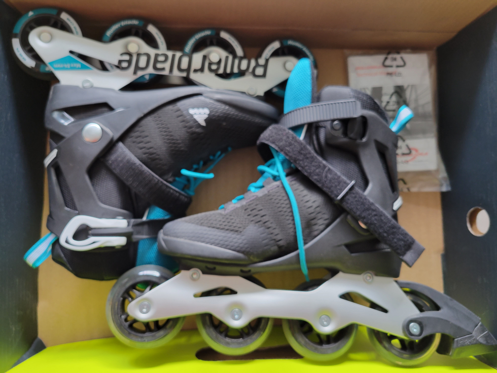 Women Rollerblades (size 7) thumbnail