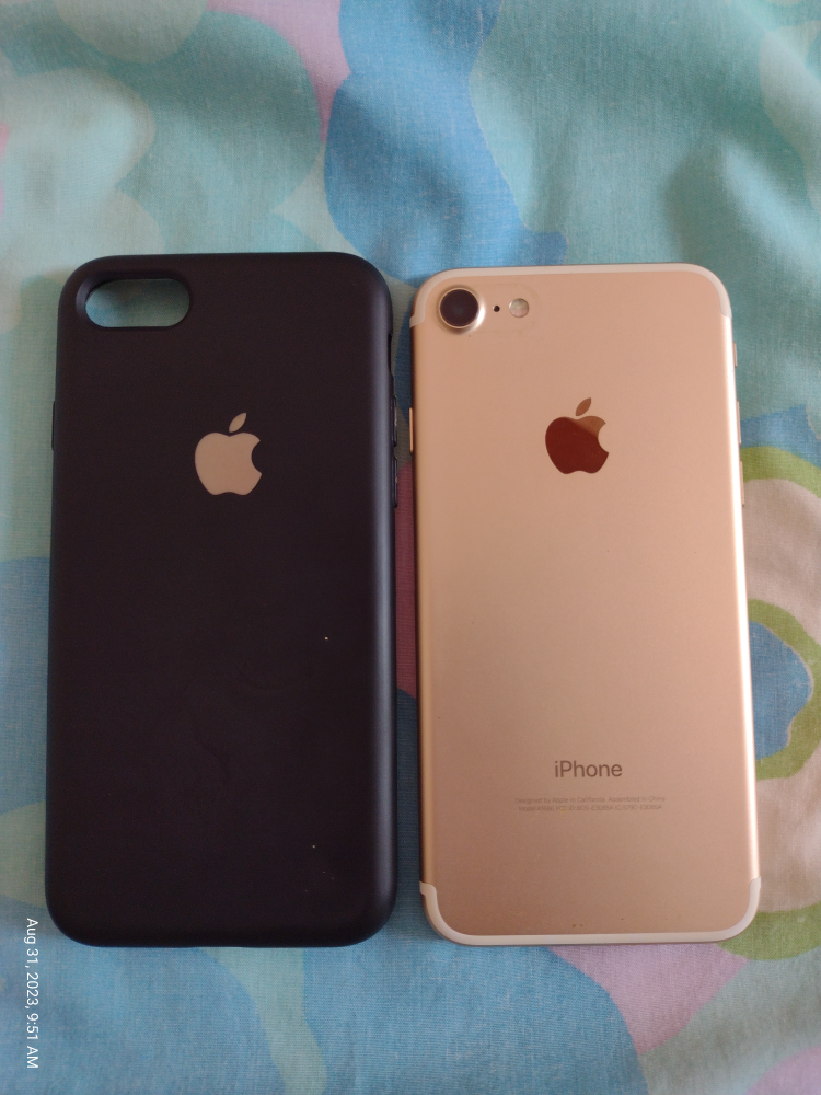 unlocked white/gold iPhone 7 for sale - photo 2