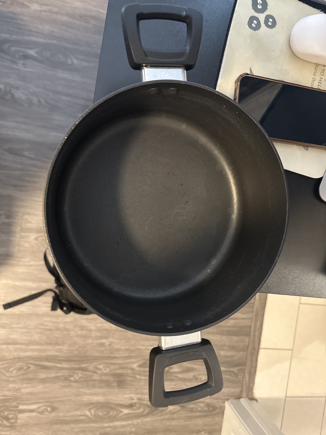 Used pot with lid thumbnail