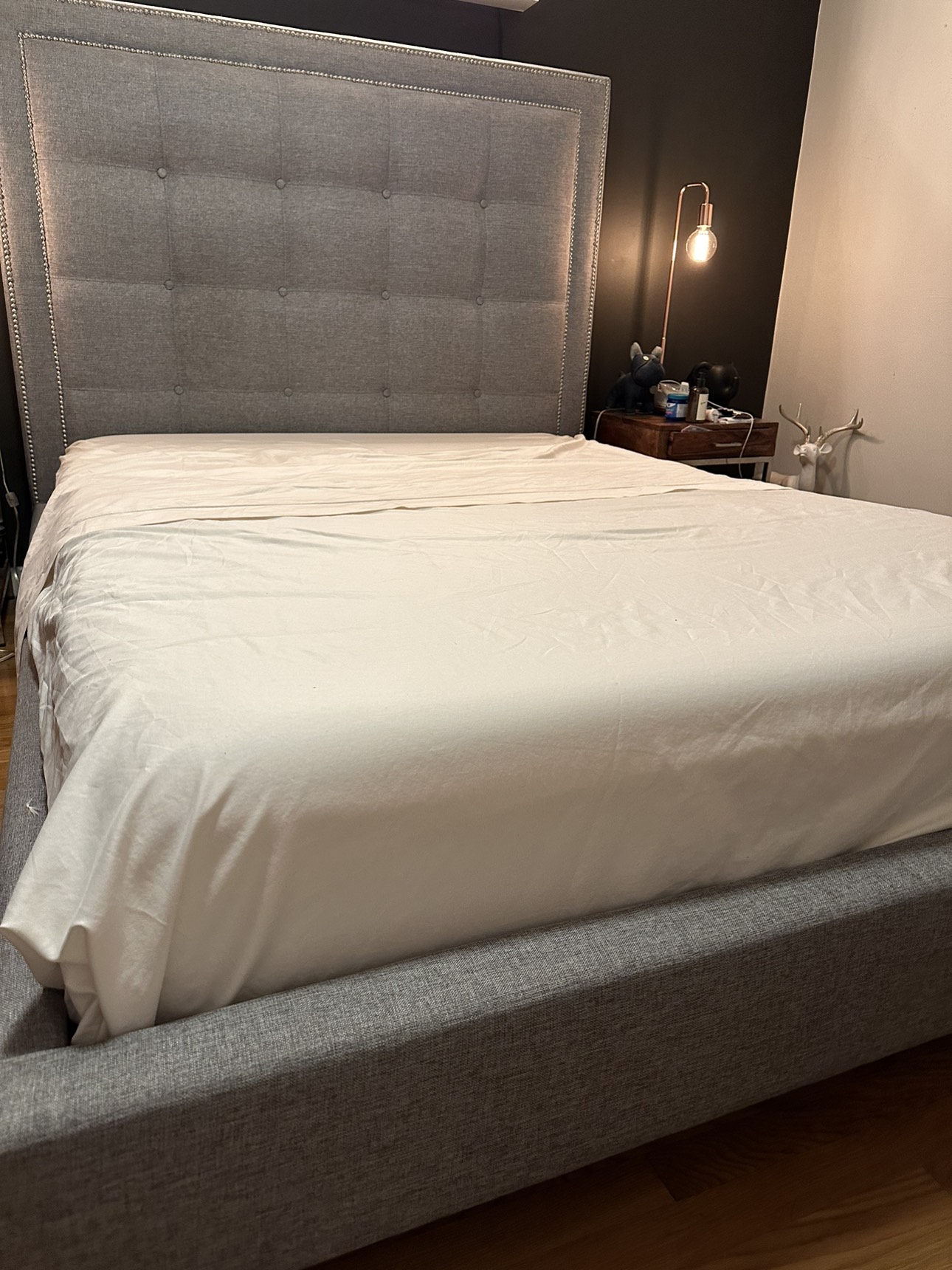 upholstered bed frame - photo 2