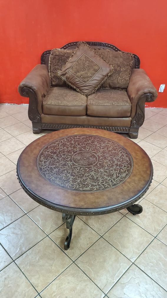 Leather sofa + coffee table (Set of 2)