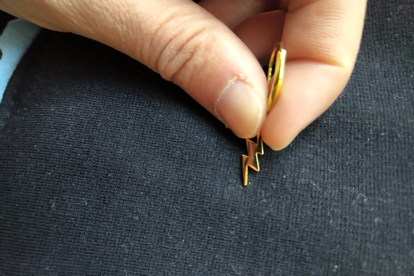 BN Lightning earrings image indicator(2)