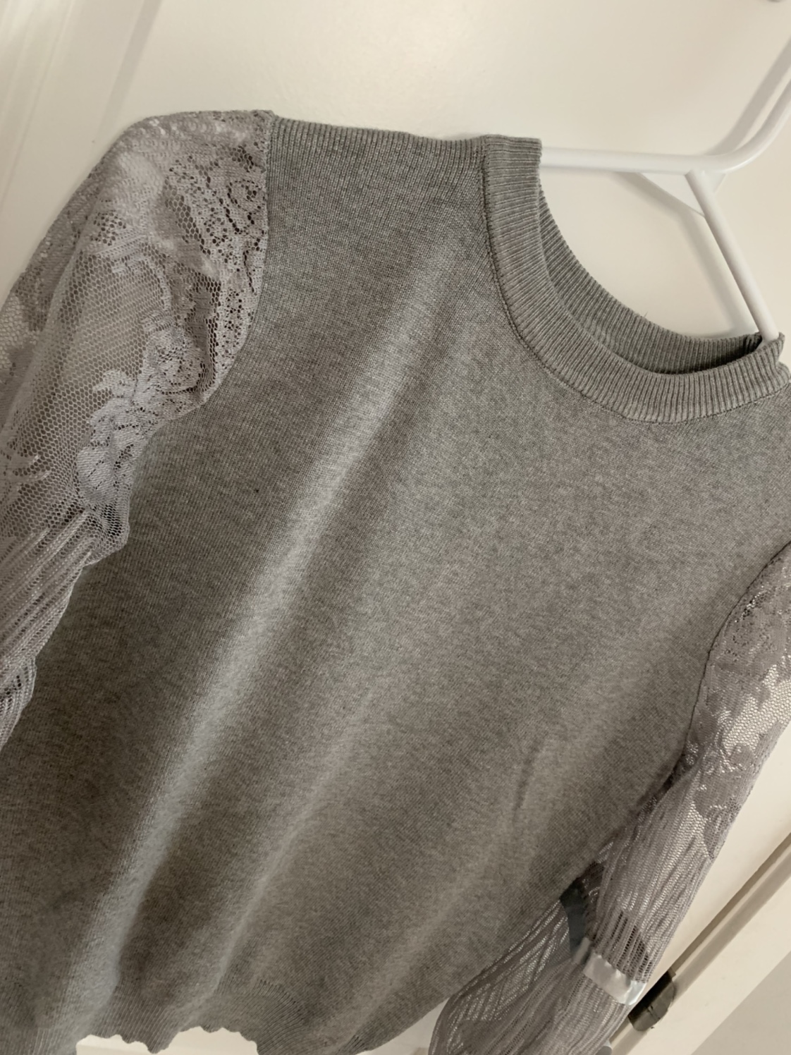 Women’s Sweater image indicator(4)