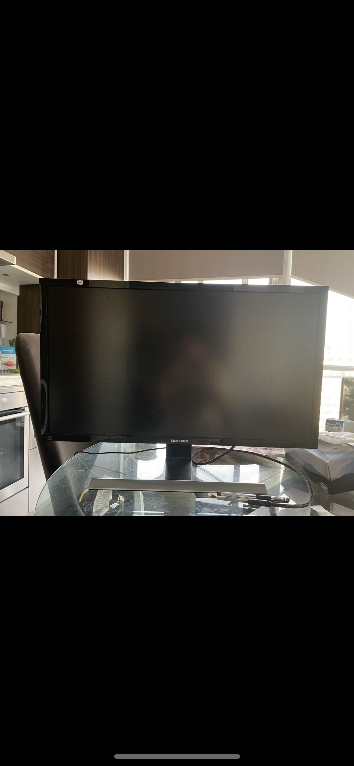 Moving sale - Samsung monitor color display unit 28inch