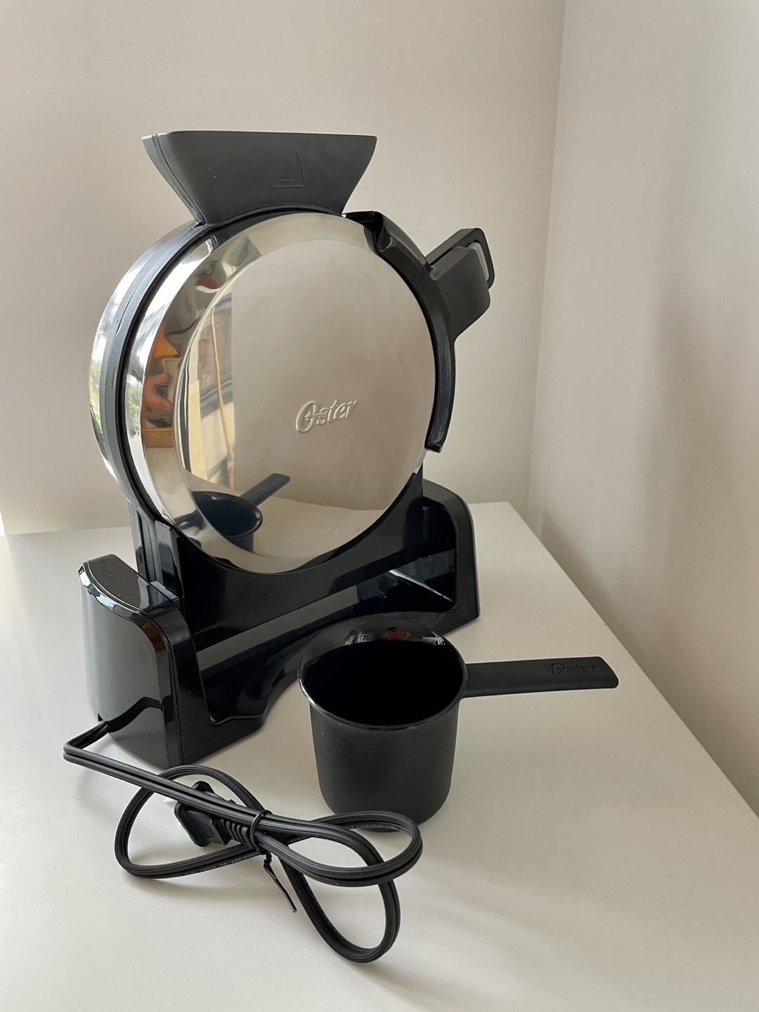 Oster Vertical Waffle Maker thumbnail