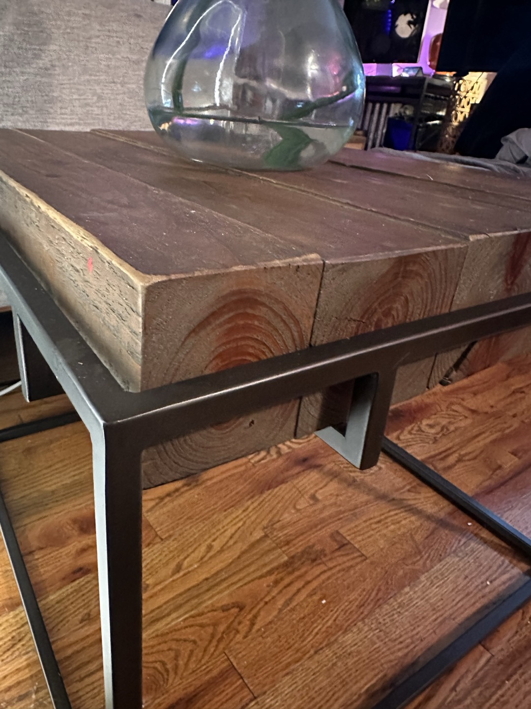 Beautiful West Elm coffee table / end table - photo 3
