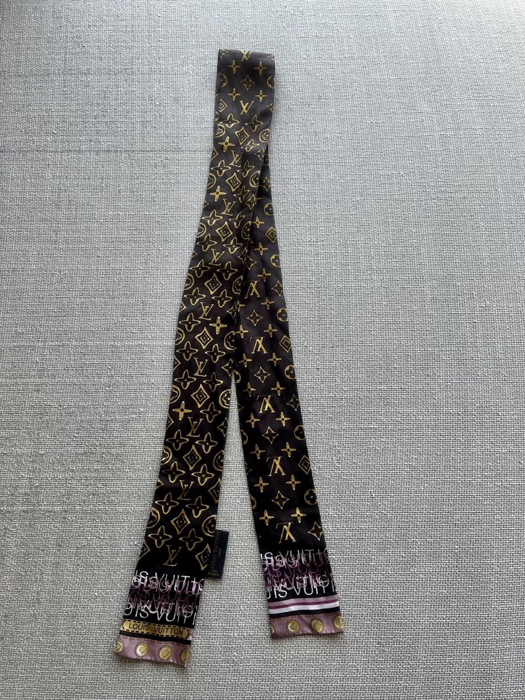 LOUIS VUITTON scarf image indicator(5)