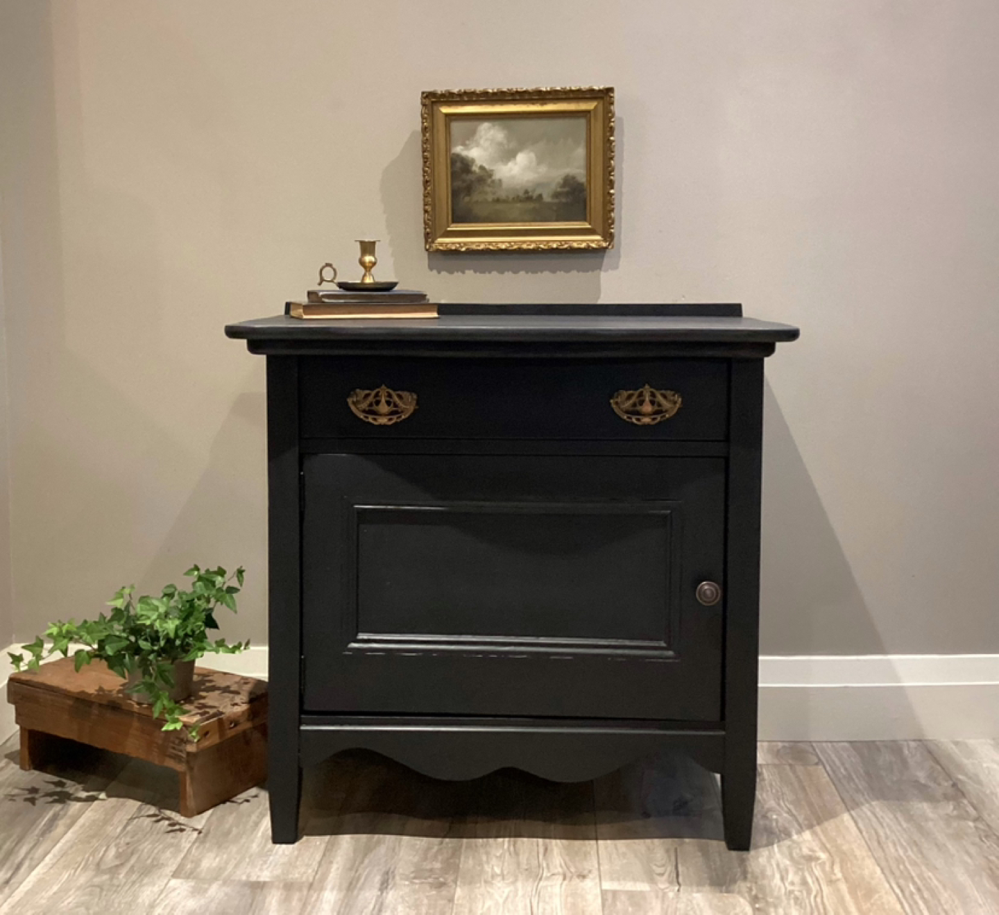 Black antique Washstand