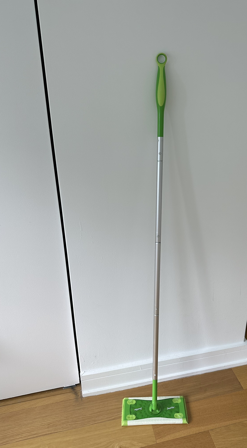 Swiffer sweeper mop