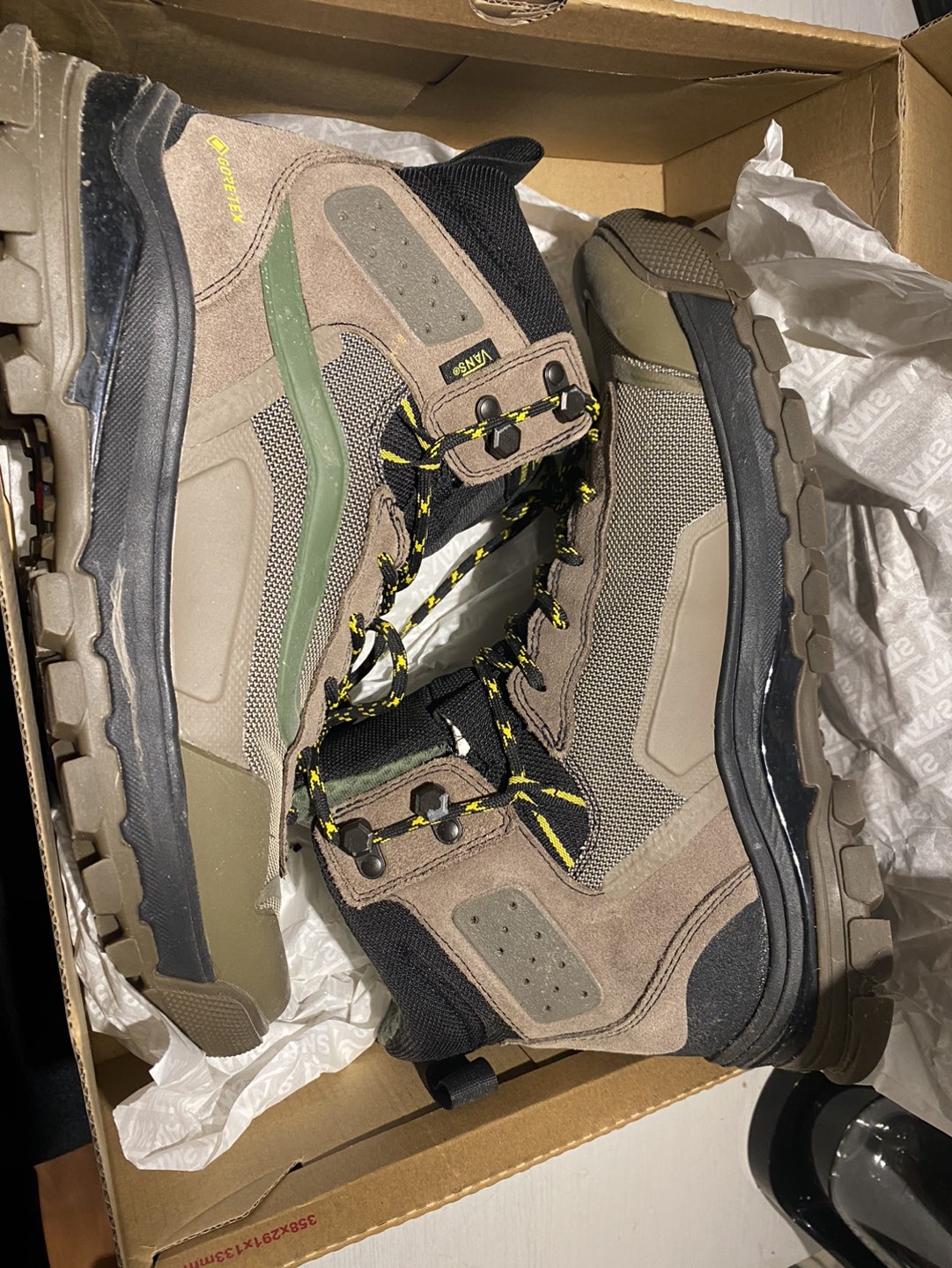 Vans Shoes Ultrarange Exo thumbnail