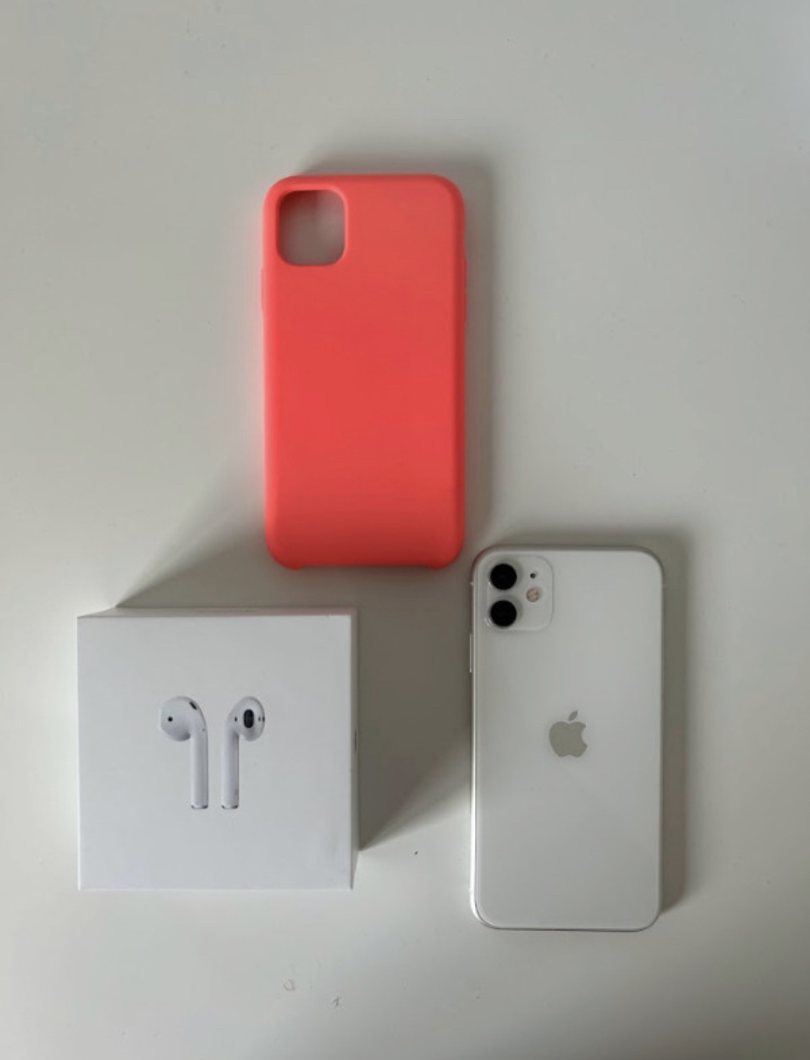Iphone 11 Bundle(Airpods INCLUDED)