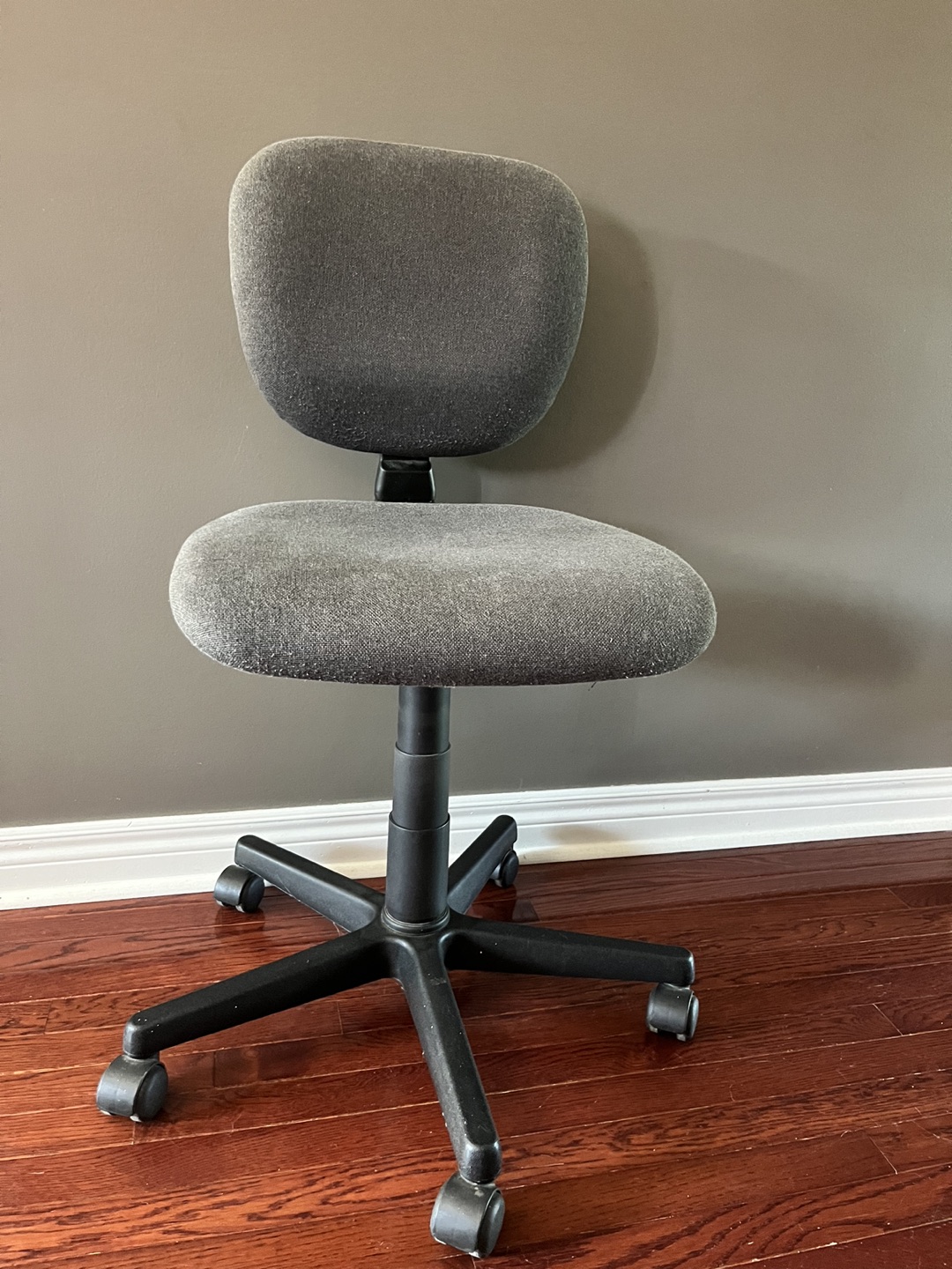 Adjustable Height Swivel Desk Chair