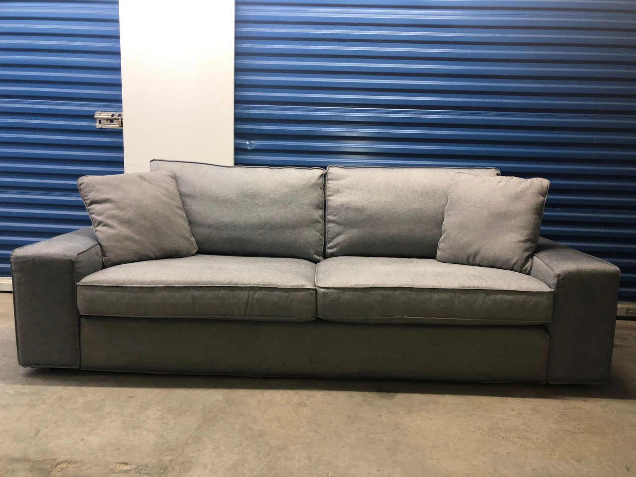 FREE DELIVERY 🚚💨 LIGHT GREY IKEA KIVIK 3 SEATER SOFA/COUCH thumbnail