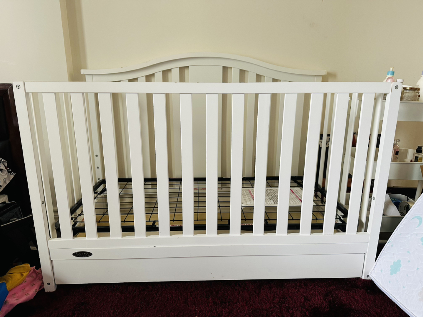 Crib & Mattress - infant /toddler - White color- Graco