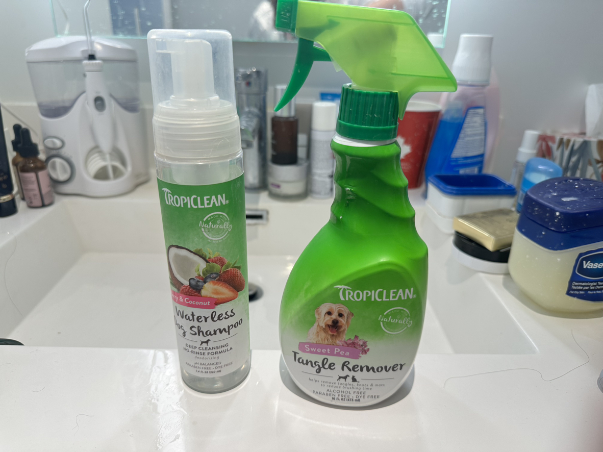 Dog dry Shampoo and tangle remover