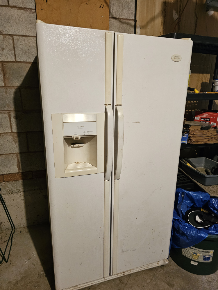 Fridge Freezer and ice and water dispenser - photo 2