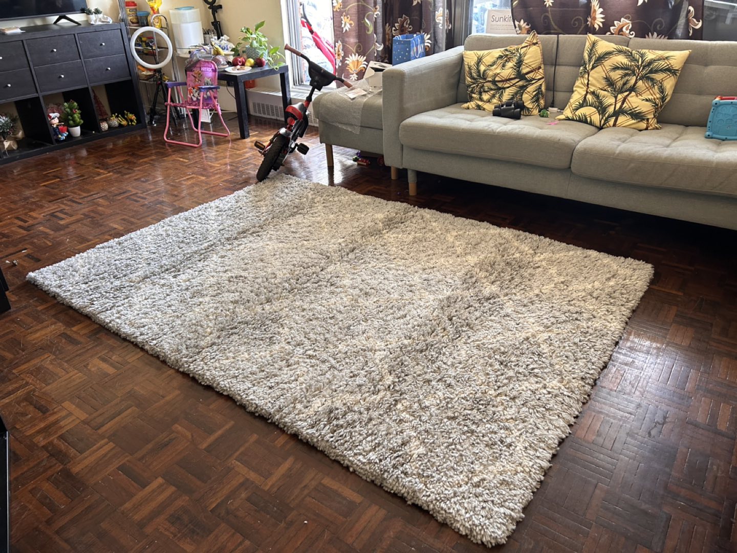 Mint condition rug thumbnail