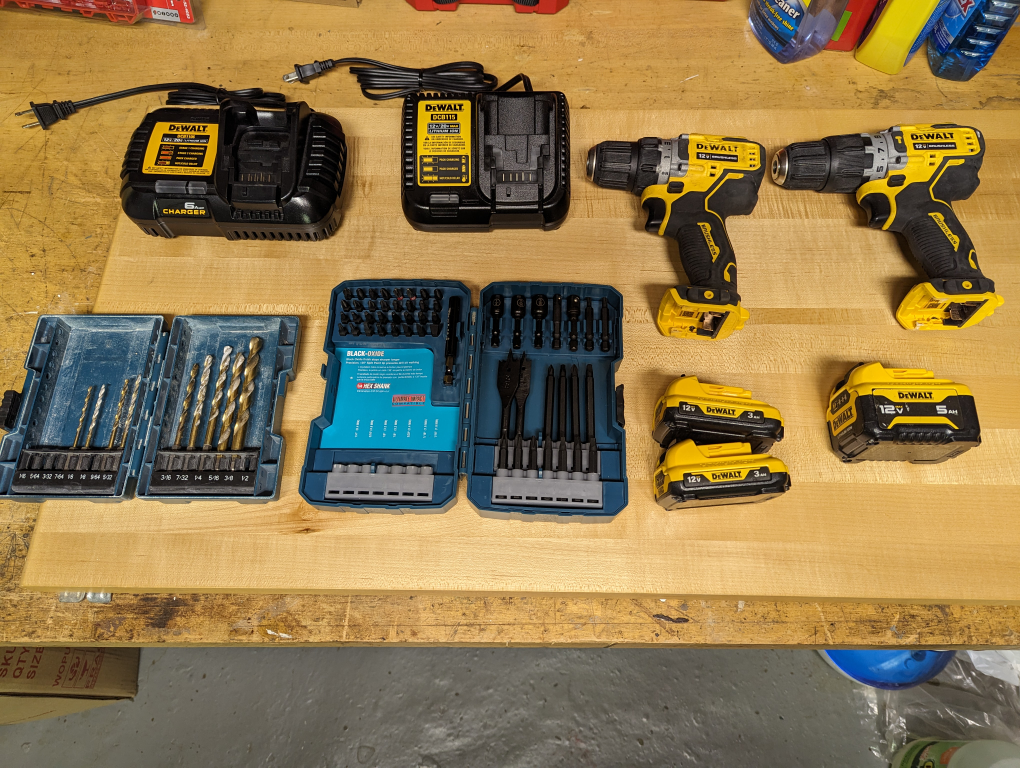 DeWalt 12V Brushless Hammer Drill fast charger + FREE Makita bit