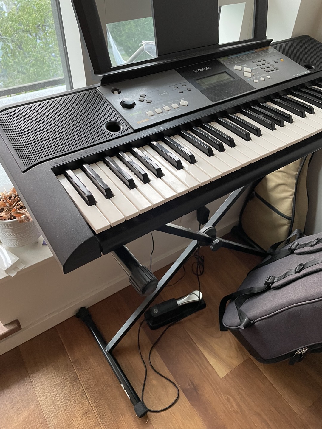 Yamaha portable keyboard/piano PSRE233 - photo 2