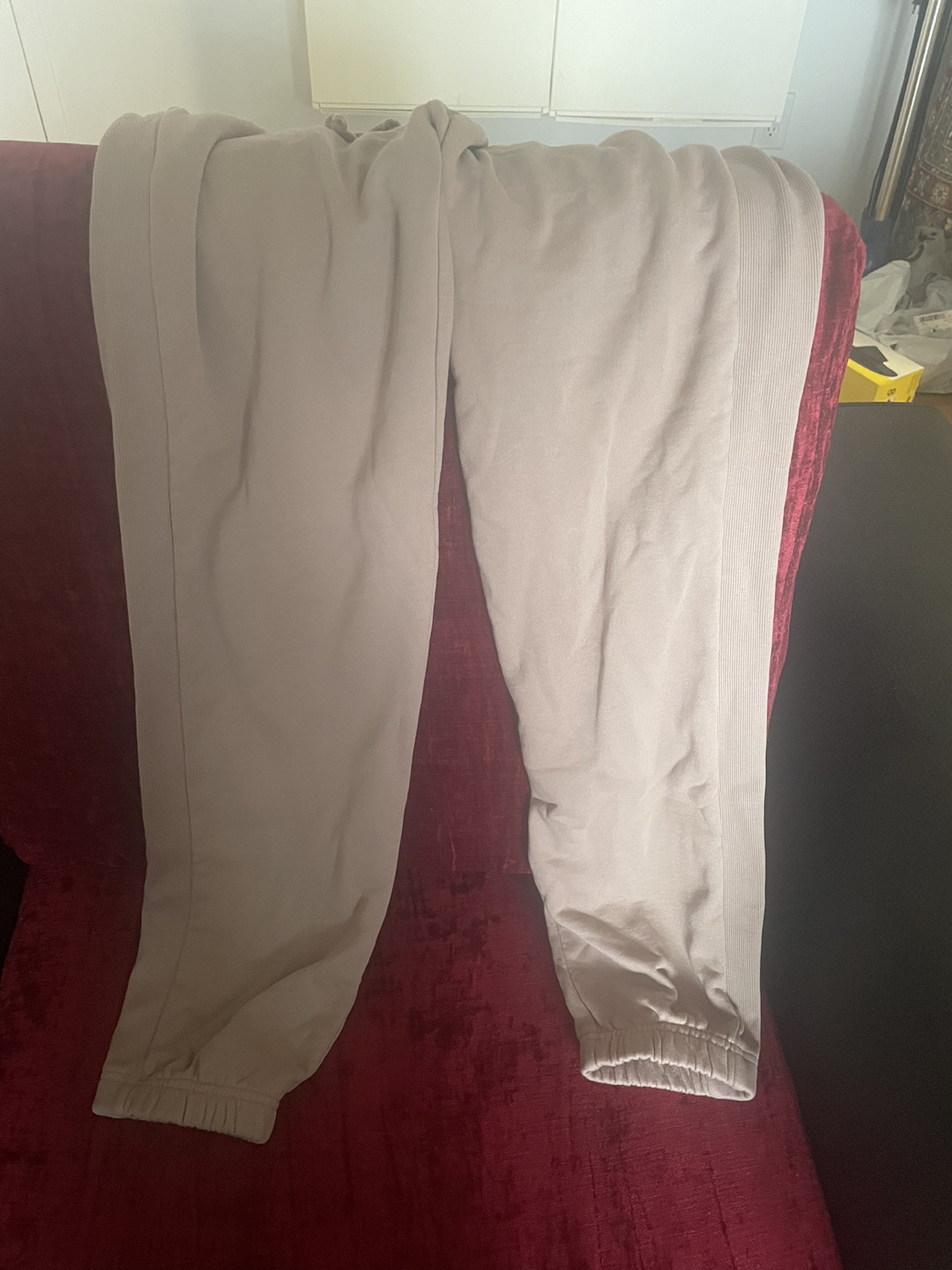 TNA sweatpants image indicator(2)