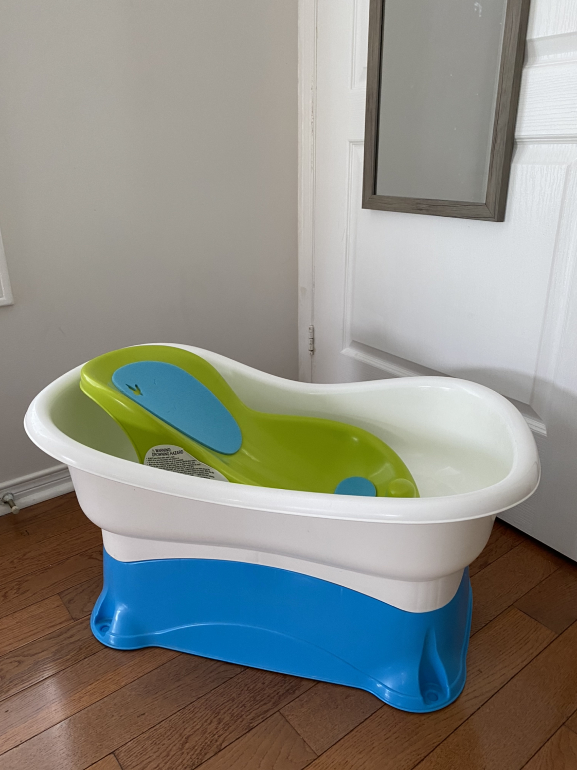 Baby bath tub